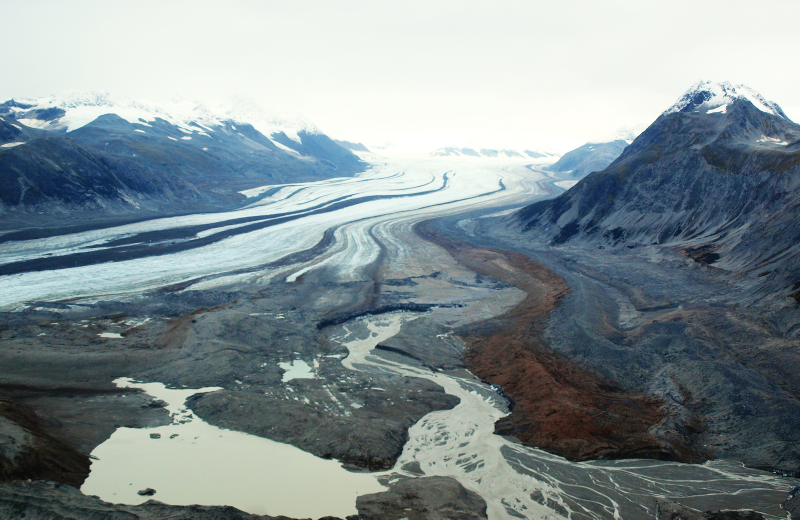 Illustration for article titled Flying Over Alaska's Glaciers With A Le Mans Racer At The Helm